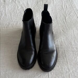 Steve Madden Classic Black Leather Footwear